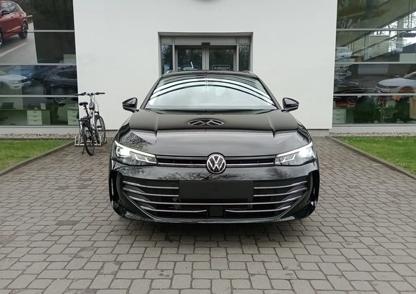 Volkswagen Passat cena 193500 przebieg: 10, rok produkcji 2024 z Kolonowskie małe 379